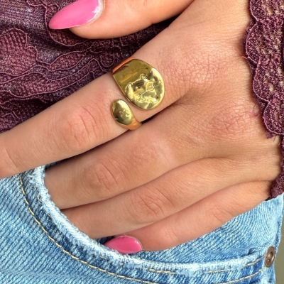 Label Six bladgoud ring, mooie ring van hoogwaardig stainless steel.