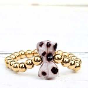 Statement kralenarmband van Label Six. Dit keer met een gedurfde grote leopard strik. Verkrijgbaar in lichtbruin, donkerbruin en beige. Trendy & stijlvol.