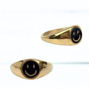 Label Six smiley ring in zwart, mooie ring van hoogwaardig stainless steel.