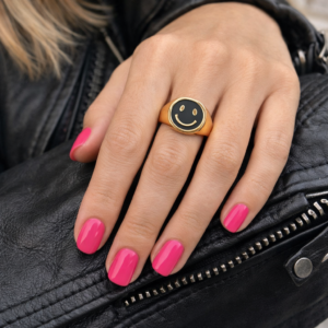 Label Six smiley ring in zwart, mooie ring van hoogwaardig stainless steel.