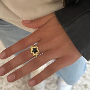 Black star ring
